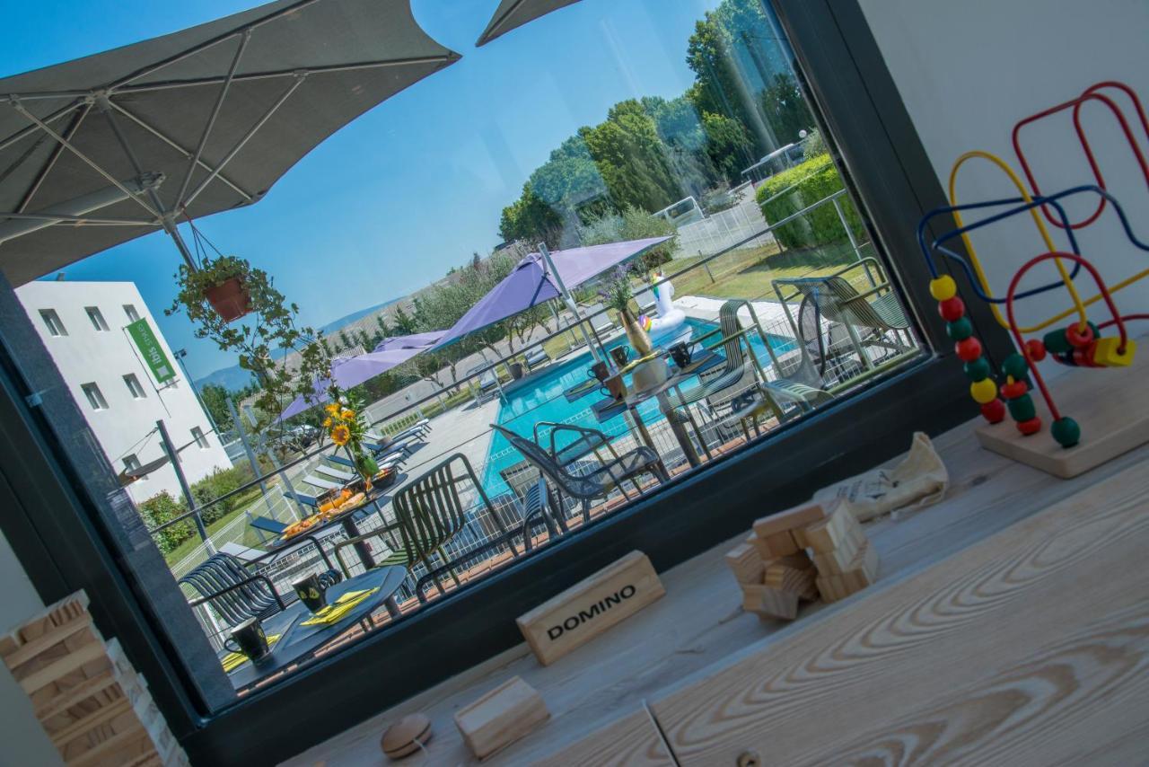 Ibis Styles Pertuis Portes Du Luberon Exterior photo