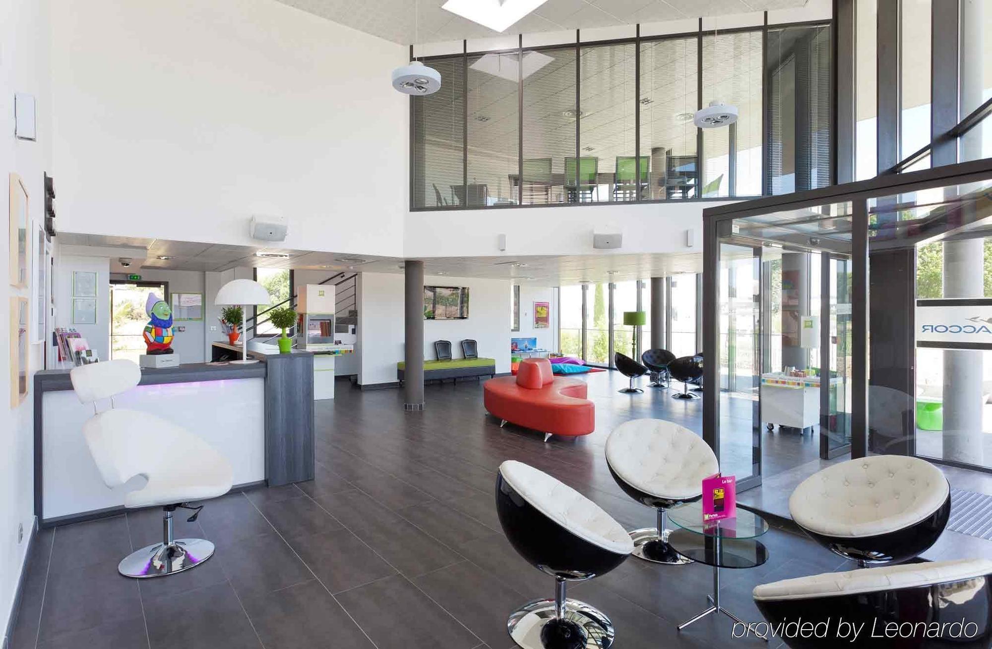 Ibis Styles Pertuis Portes Du Luberon Interior photo