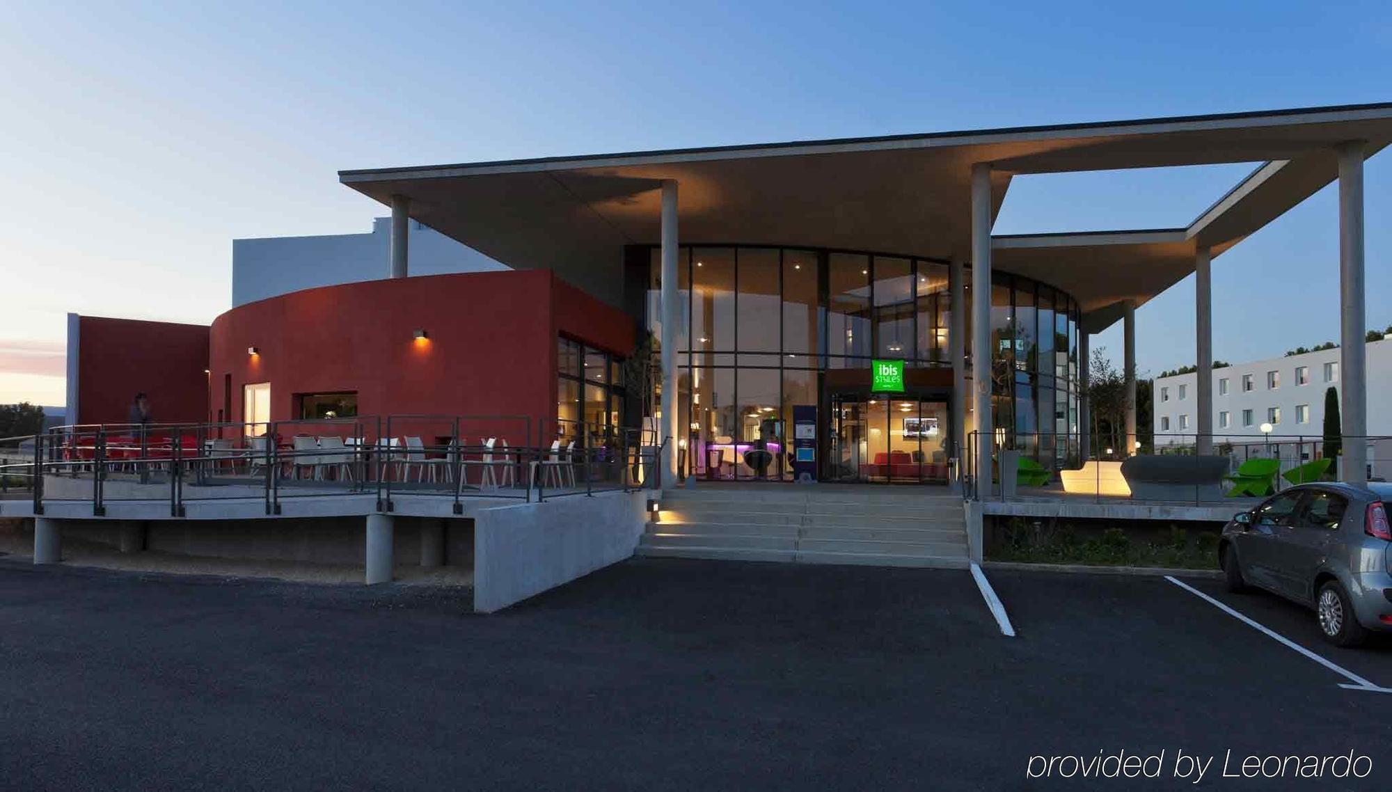 Ibis Styles Pertuis Portes Du Luberon Exterior photo