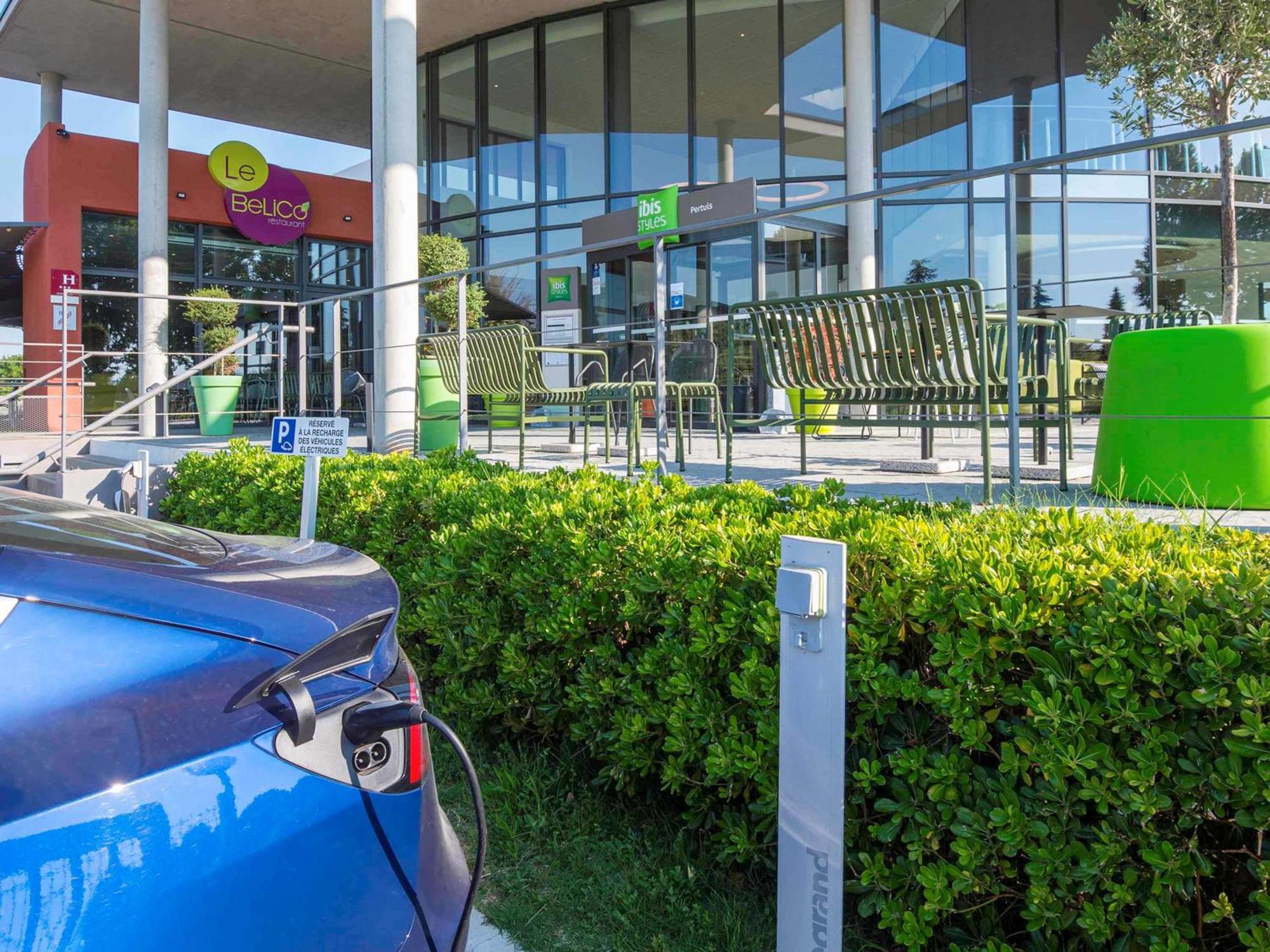 Ibis Styles Pertuis Portes Du Luberon Exterior photo