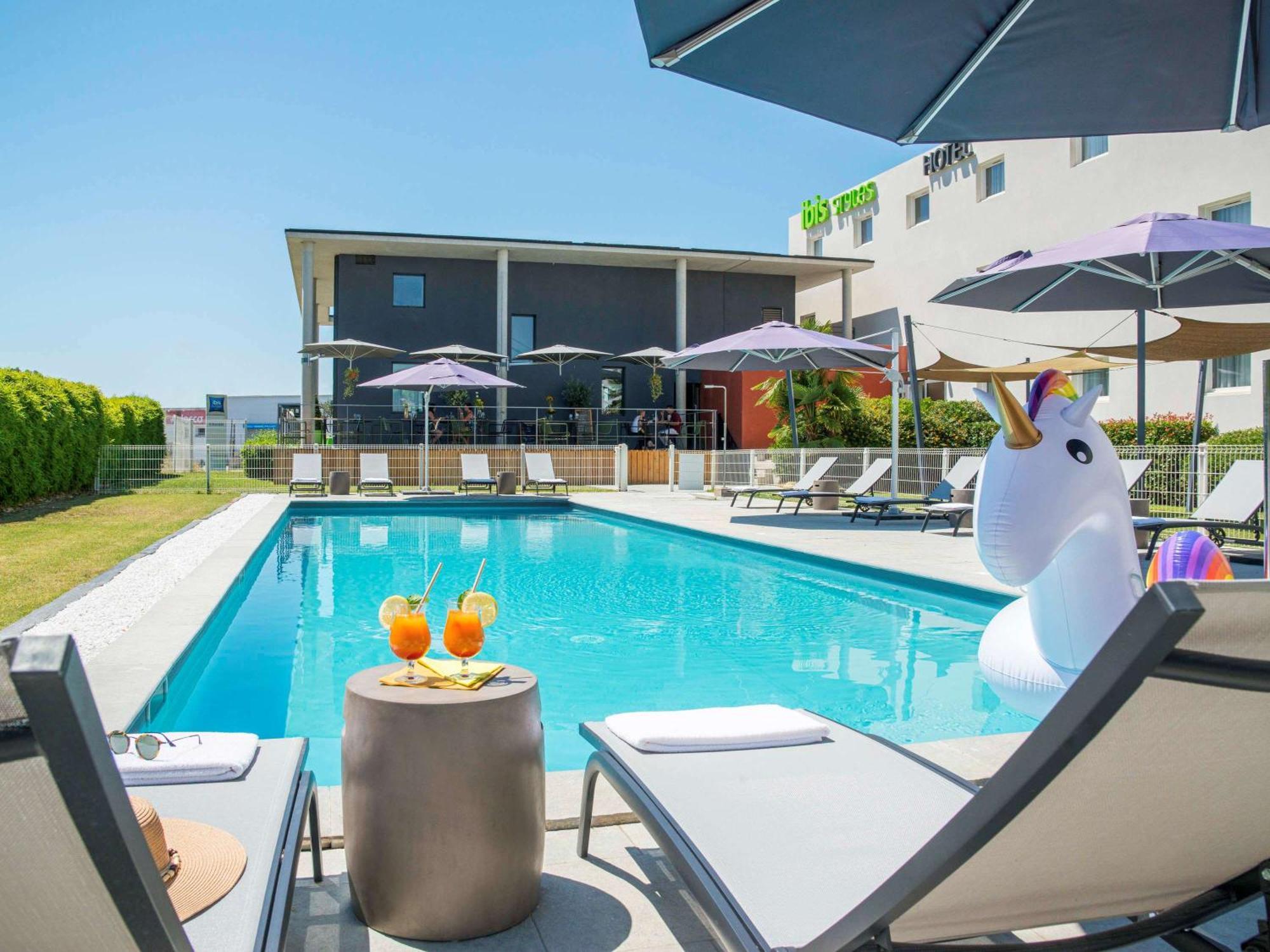 Ibis Styles Pertuis Portes Du Luberon Exterior photo