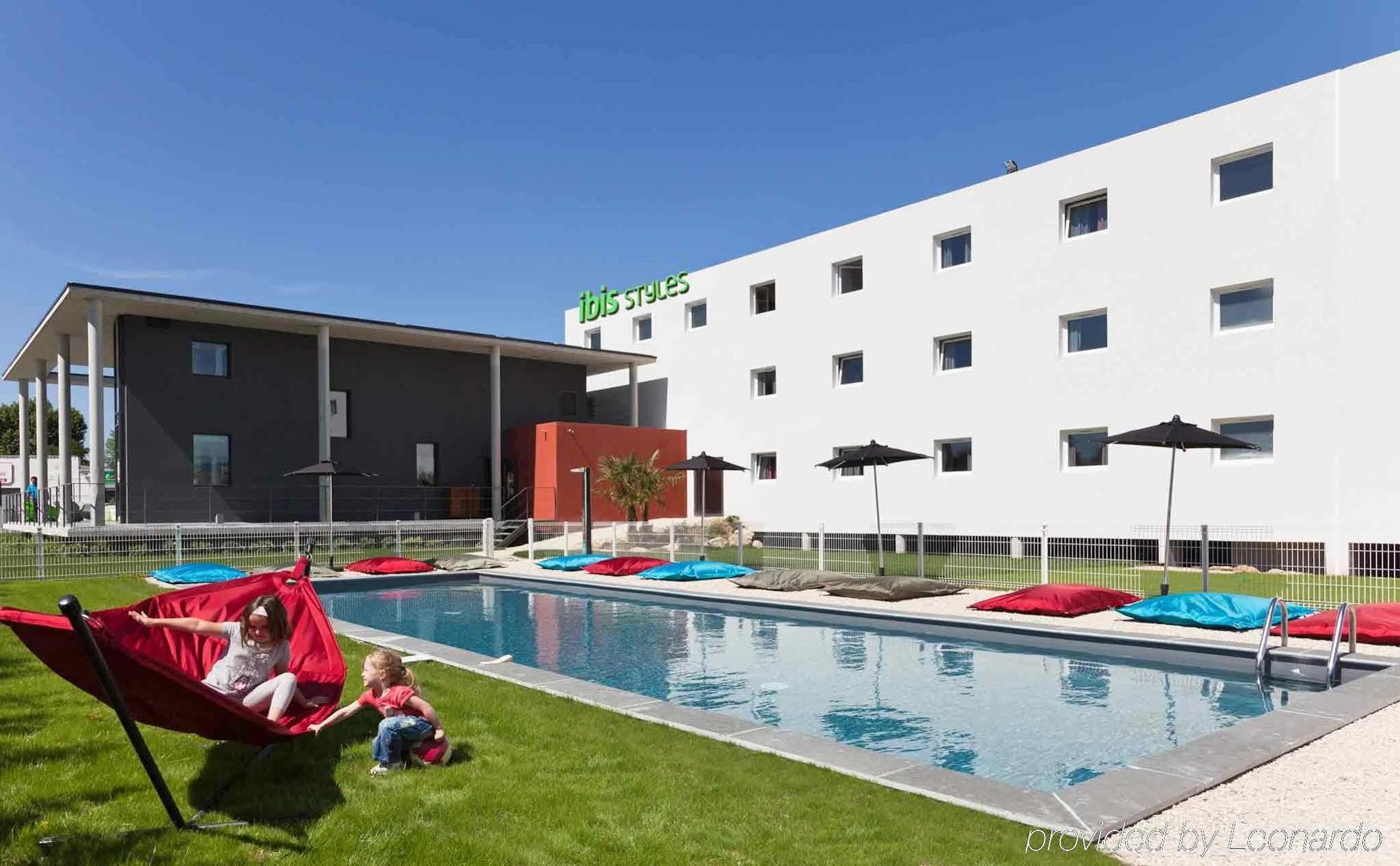Ibis Styles Pertuis Portes Du Luberon Exterior photo